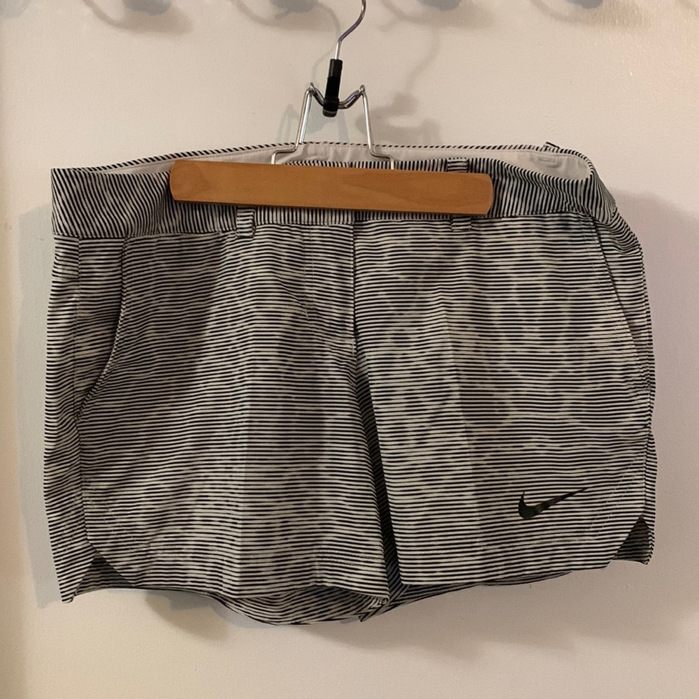 NIKE GOLF - shorts Size : 6